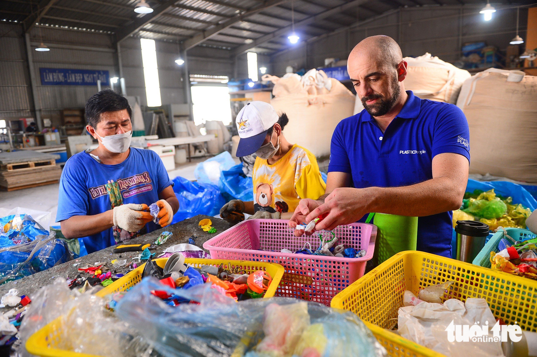 Nano Morante and his team at Plastic People carefully sort plastic at the factory. Photo: Quang Dinh / Tuoi Tre