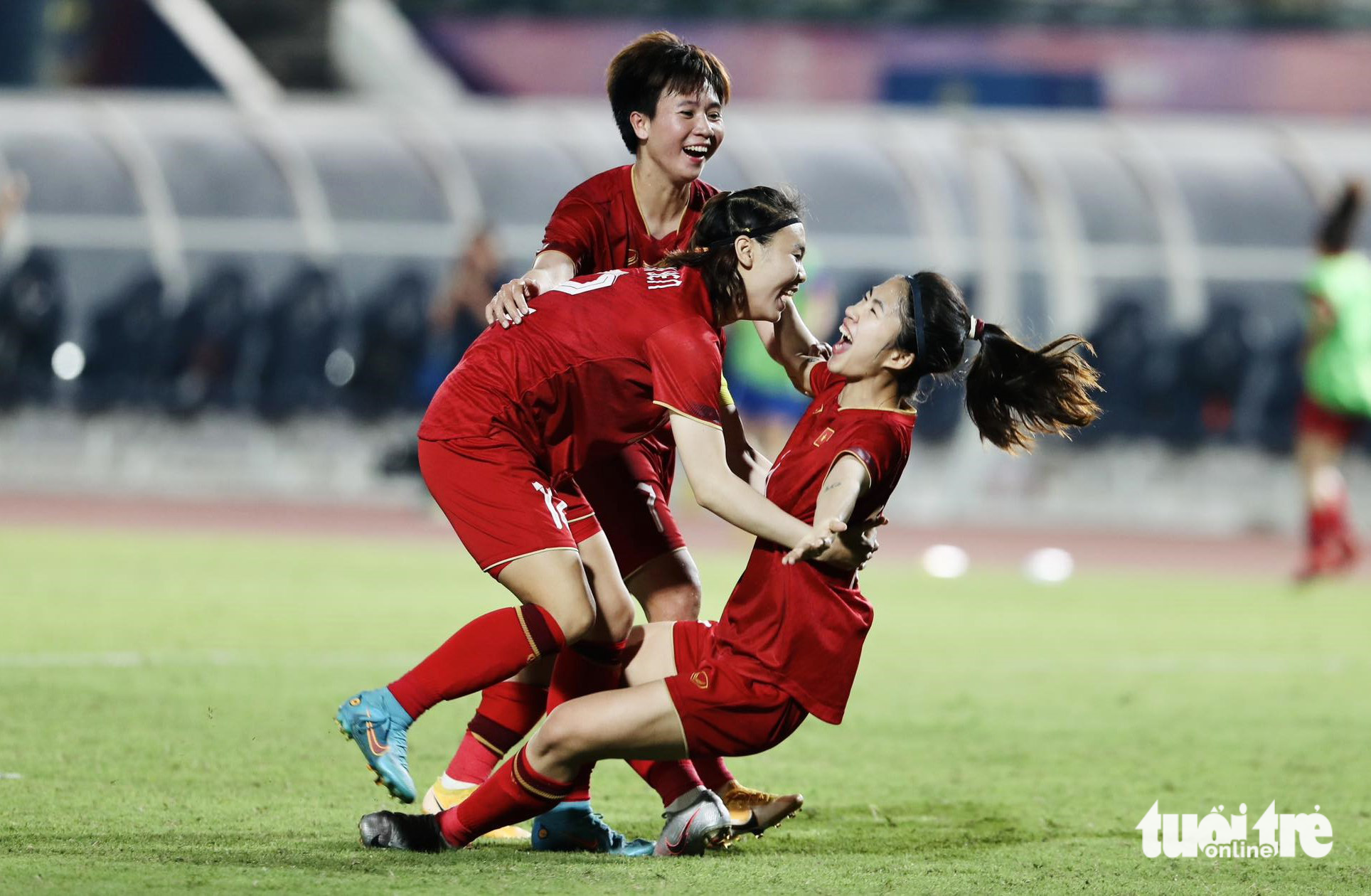 Vietnamese players celebrate a goal in the women’s football final against Myanmar at the 2023 Southeast Asian (SEA) Games in Cambodia, May 15, 2023. Photo: Nguyen Khoi / Tuoi Tre