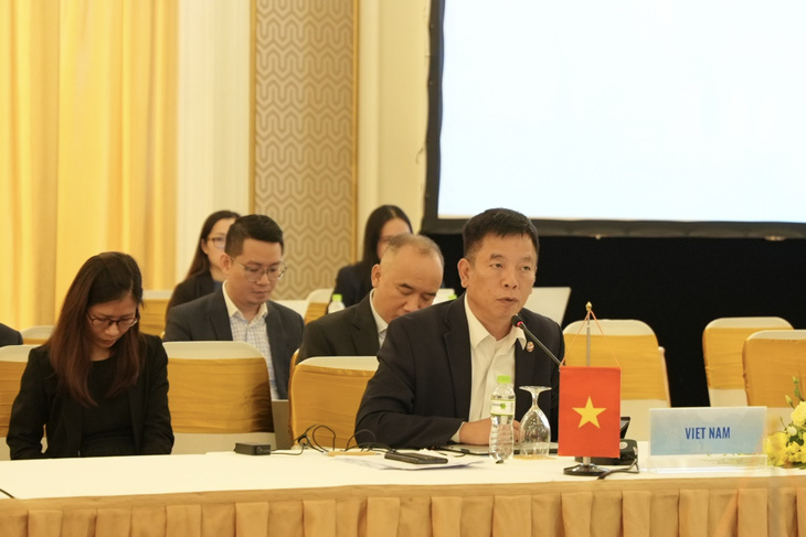 Ambassador Vu Ho, acting head of the ASEAN Senior Officials’ delegation of Vietnam, makes suggestions about issues in the East Vietnam Sea. Photo: Ministry of Foreign Affairs