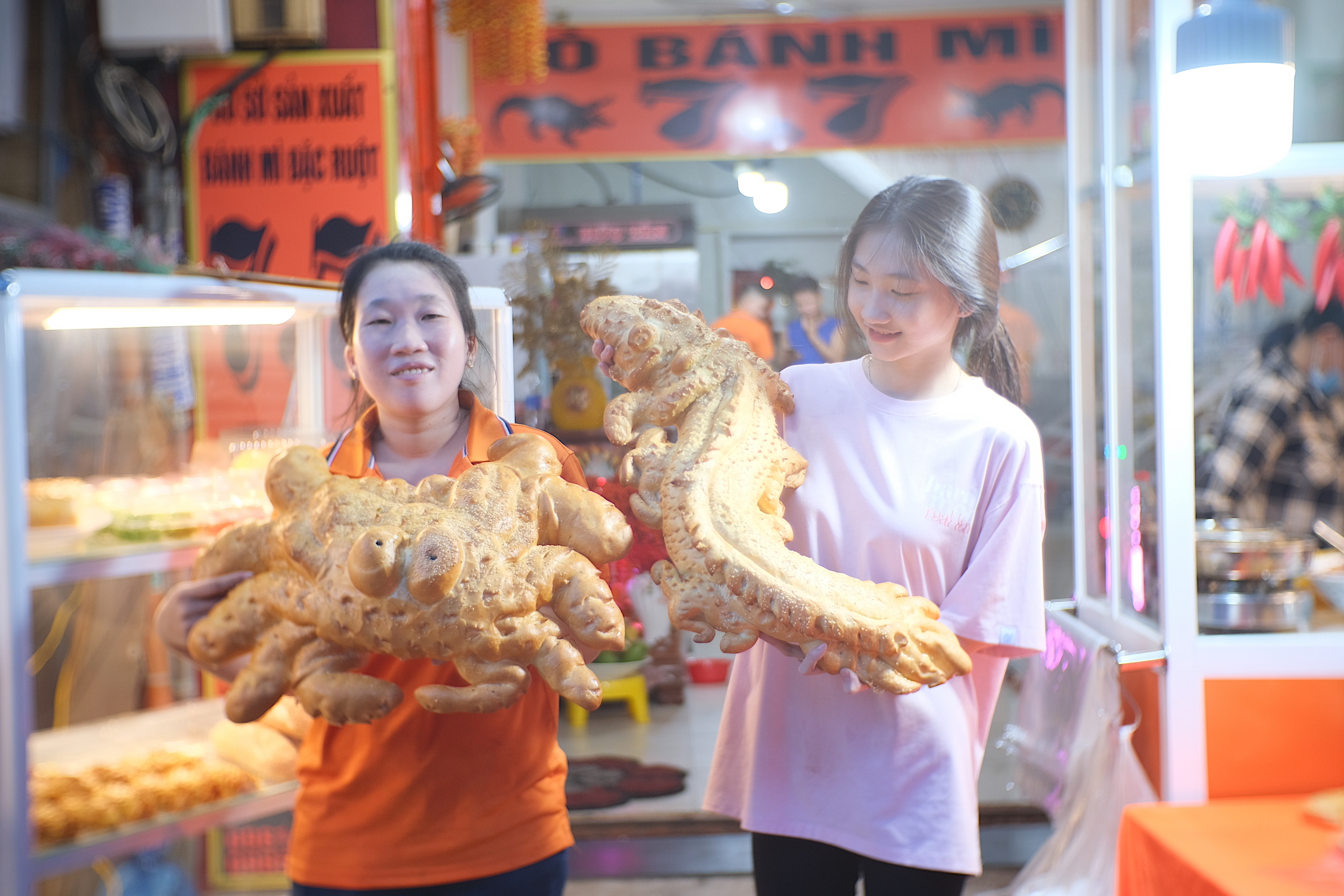 Two breads shaped like crab and dragon at 7.7 Bakery at 91 Ly Thuong Kiet Street in District 11 in Ho Chi Minh City. Photo: Ngoc Phuong / Tuoi Tre New