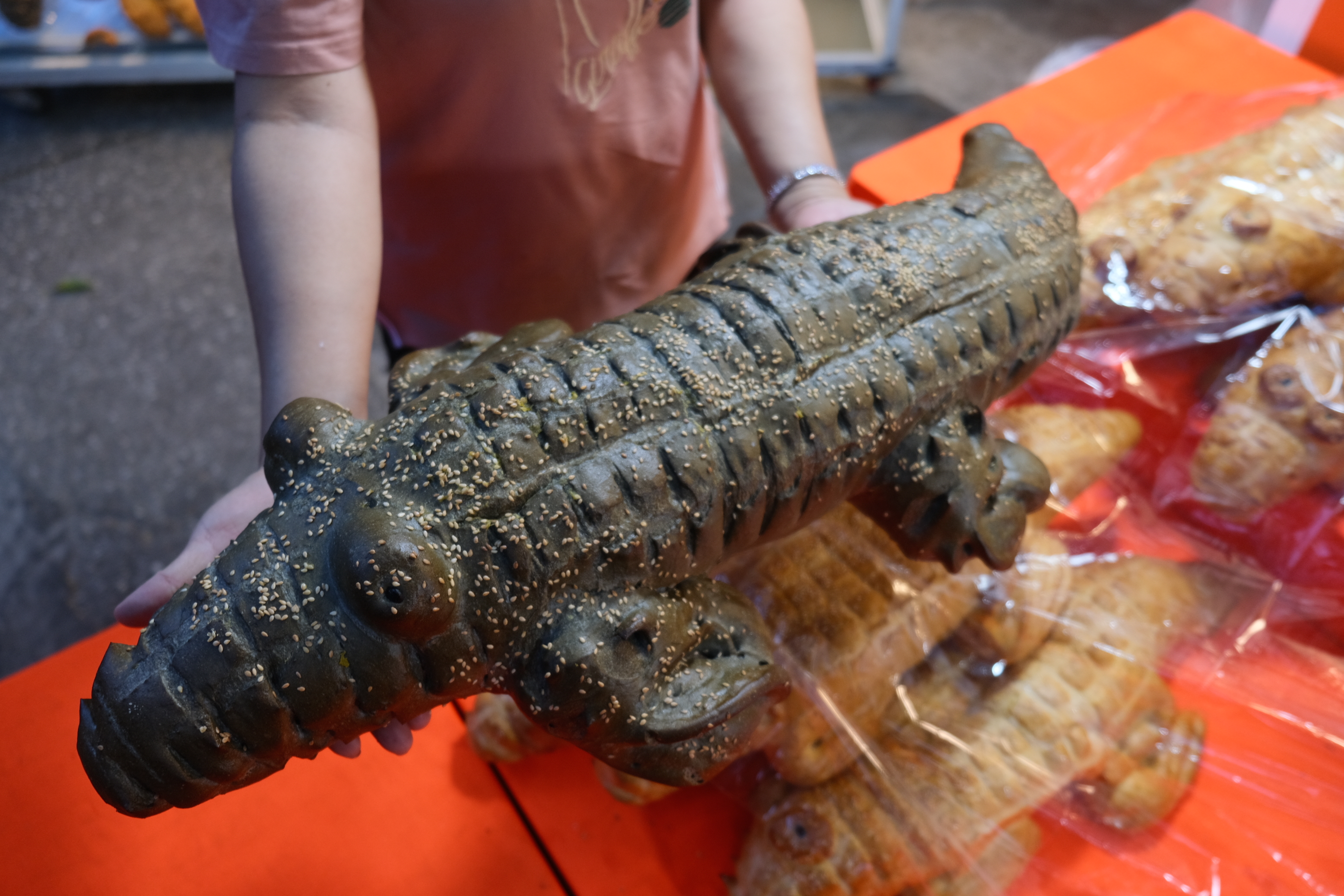 A crocodile-shaped bread at the bakery. Photo: Ngoc Phuong / Tuoi Tre News