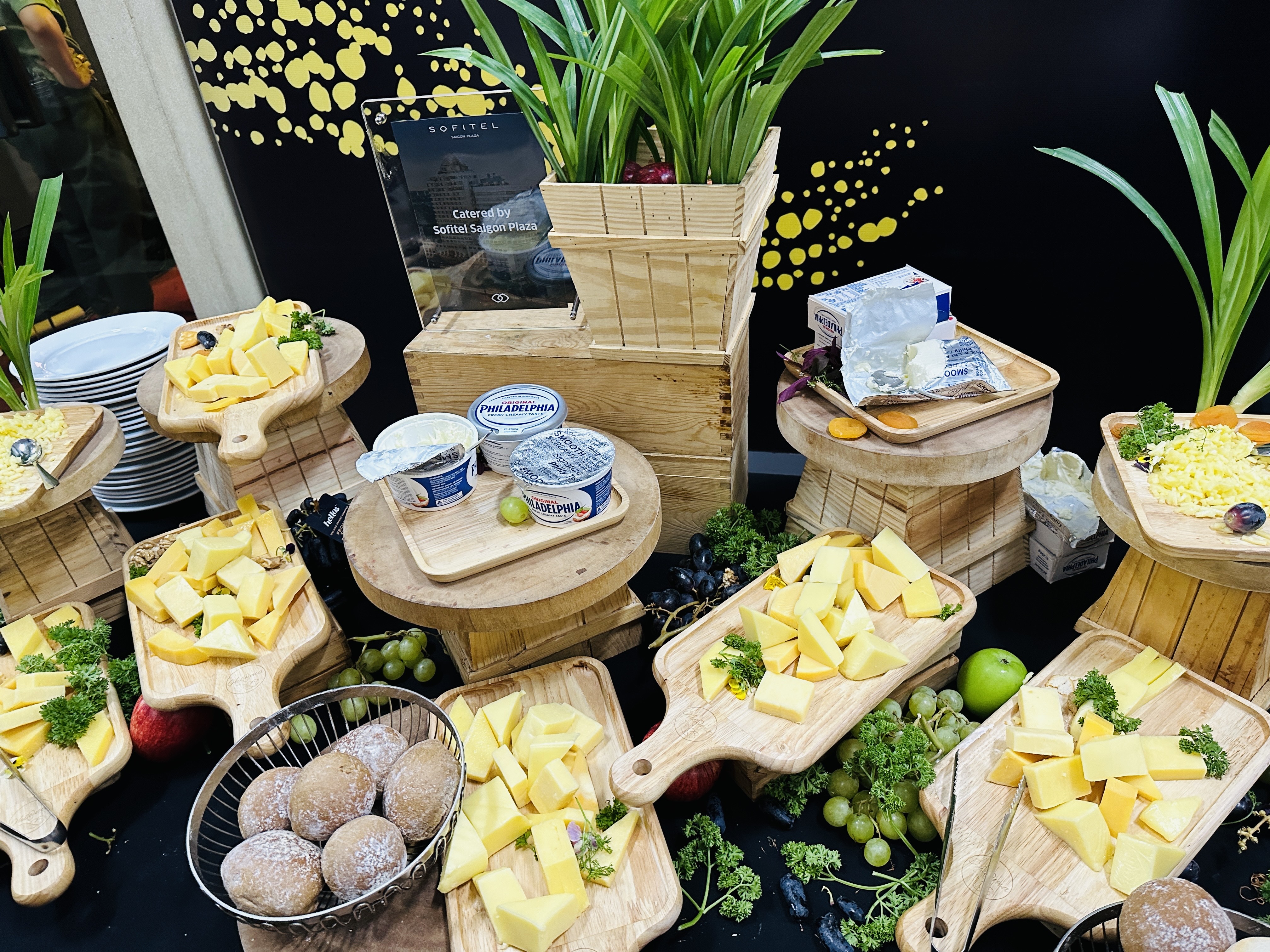 <em>A booth showcases various kinds of cheese and fresh fruits at the Taste of Australia 2023 at the Reunification Palace on May 18, 2023. Photo</em>: Tieu Bac / Tuoi Tre News