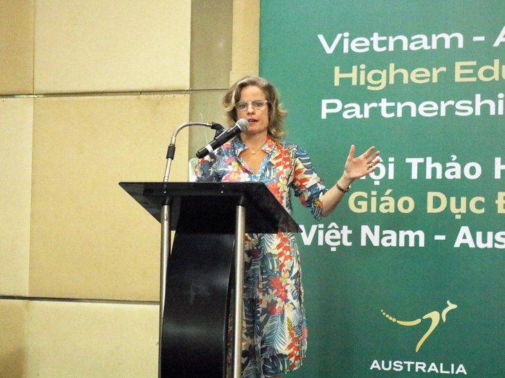 Australia’s senior trade and investment commissioner Rebecca Ball delivers a speech at the conference on the Vietnam – Australia Higher Education Partnerships 2023 in Ho Chi Minh City on May 18, 2023. Photo: Trong Nhan / Tuoi Tre