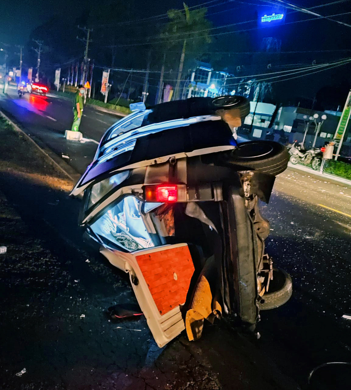 A seven-seater car is knocked over following a traffic accident on National Highway 20 in Tan Phu District, Dong Nai Province, southern Vietnam. Photo: An Binh / Tuoi Tre