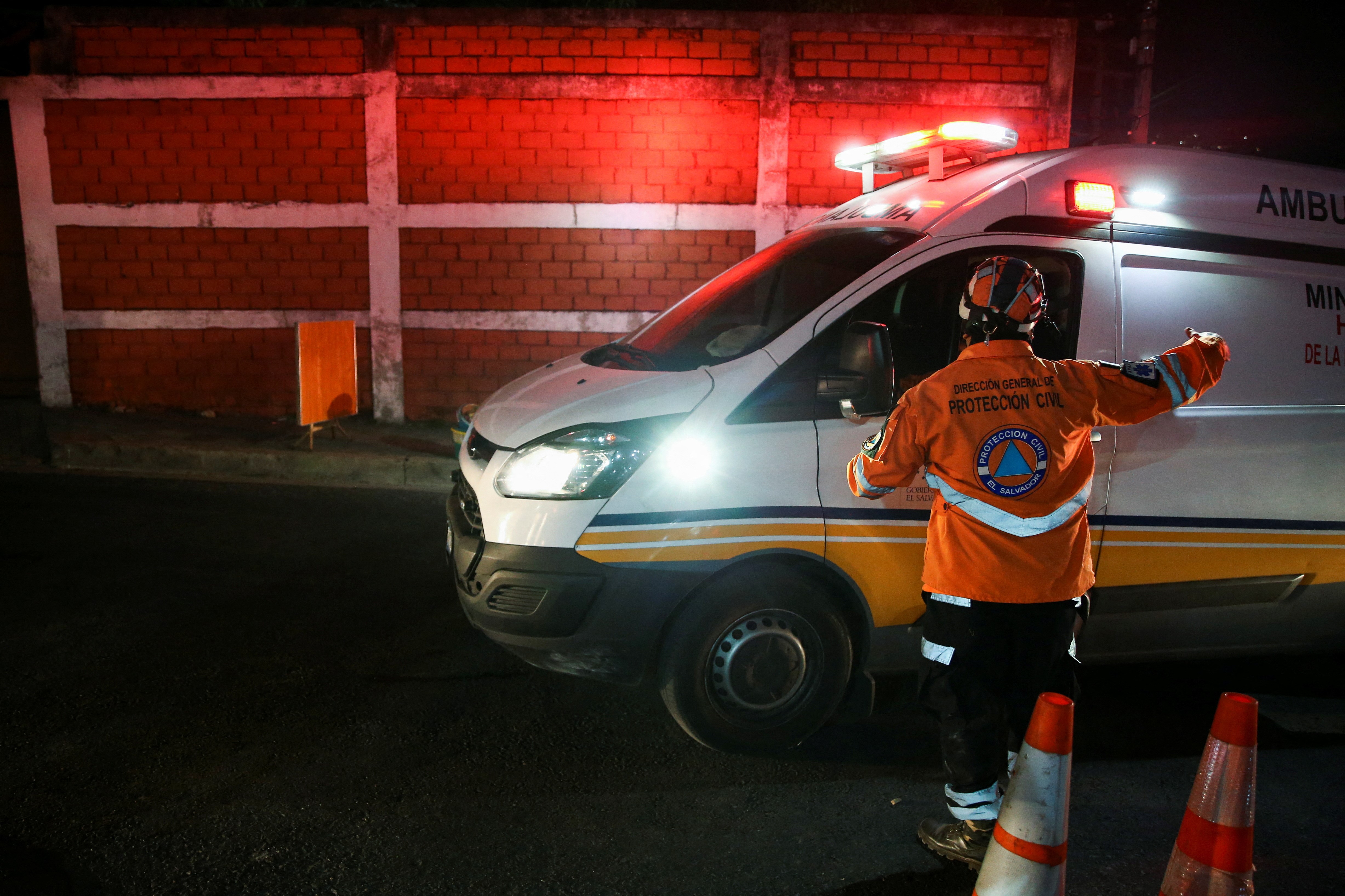 An ambulance arrives following a stampede prior to a soccer game between C.D. FAS Vs. Alianza F.C. at the Cuzcatlan stadium, in San Salvador, El Salvador May 20, 2023. Photo: Reuters