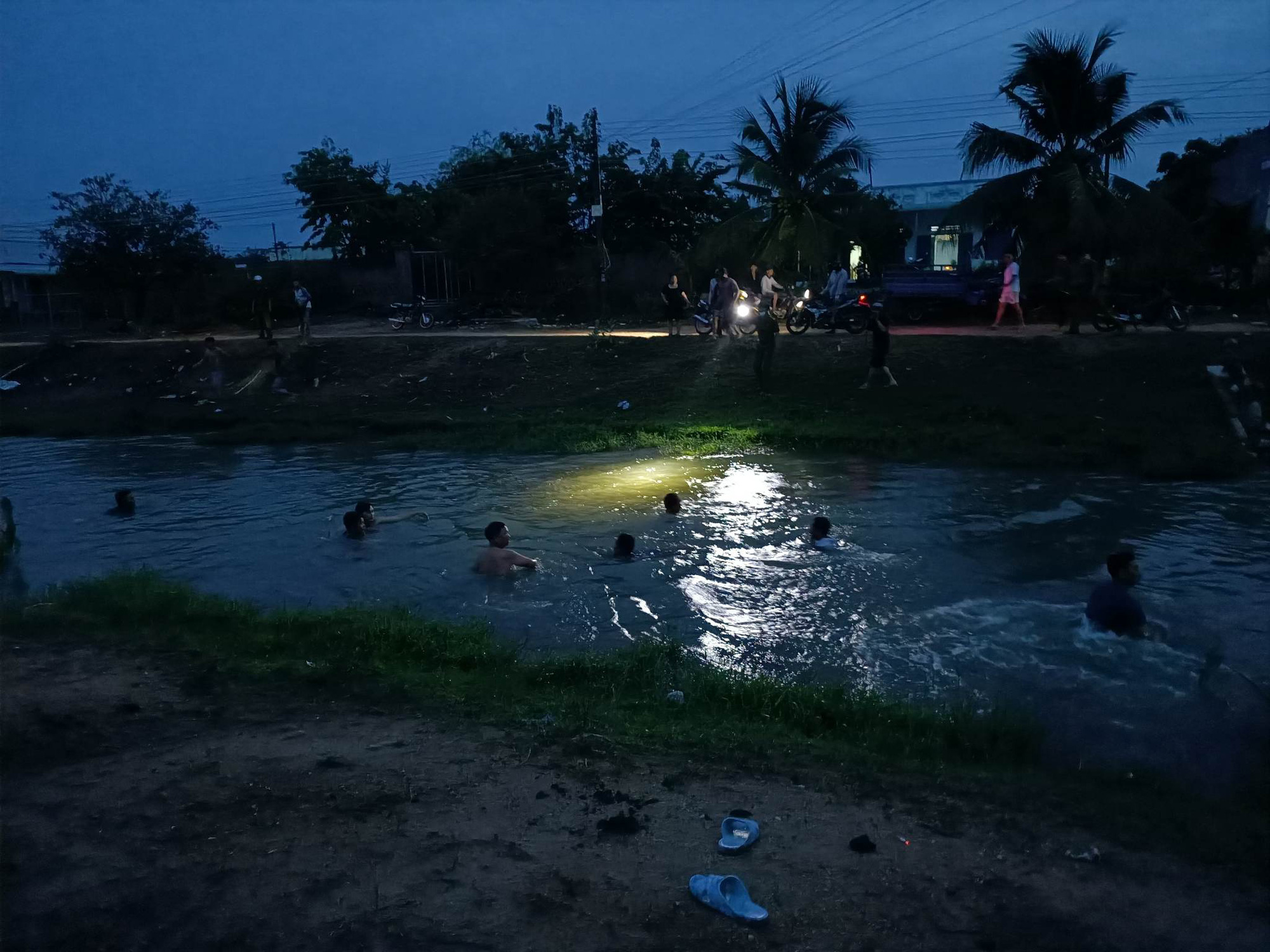 4 girls drown while bathing in canal in central Vietnam