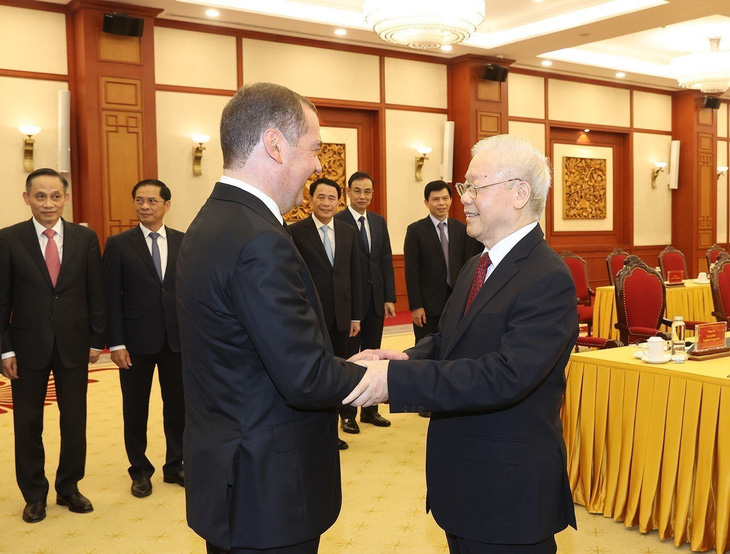 Vietnam Party chief Nguyen Phu Trong greets United Russia Party Chairman Dmitry Medvedev on May 22, 2023. Photo: Vietnam News Agency