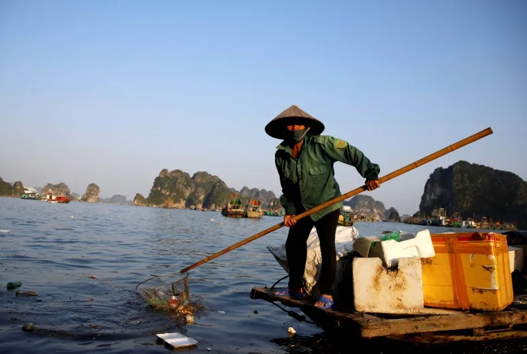 Vietnam battles plastic blight in idyllic Ha Long Bay