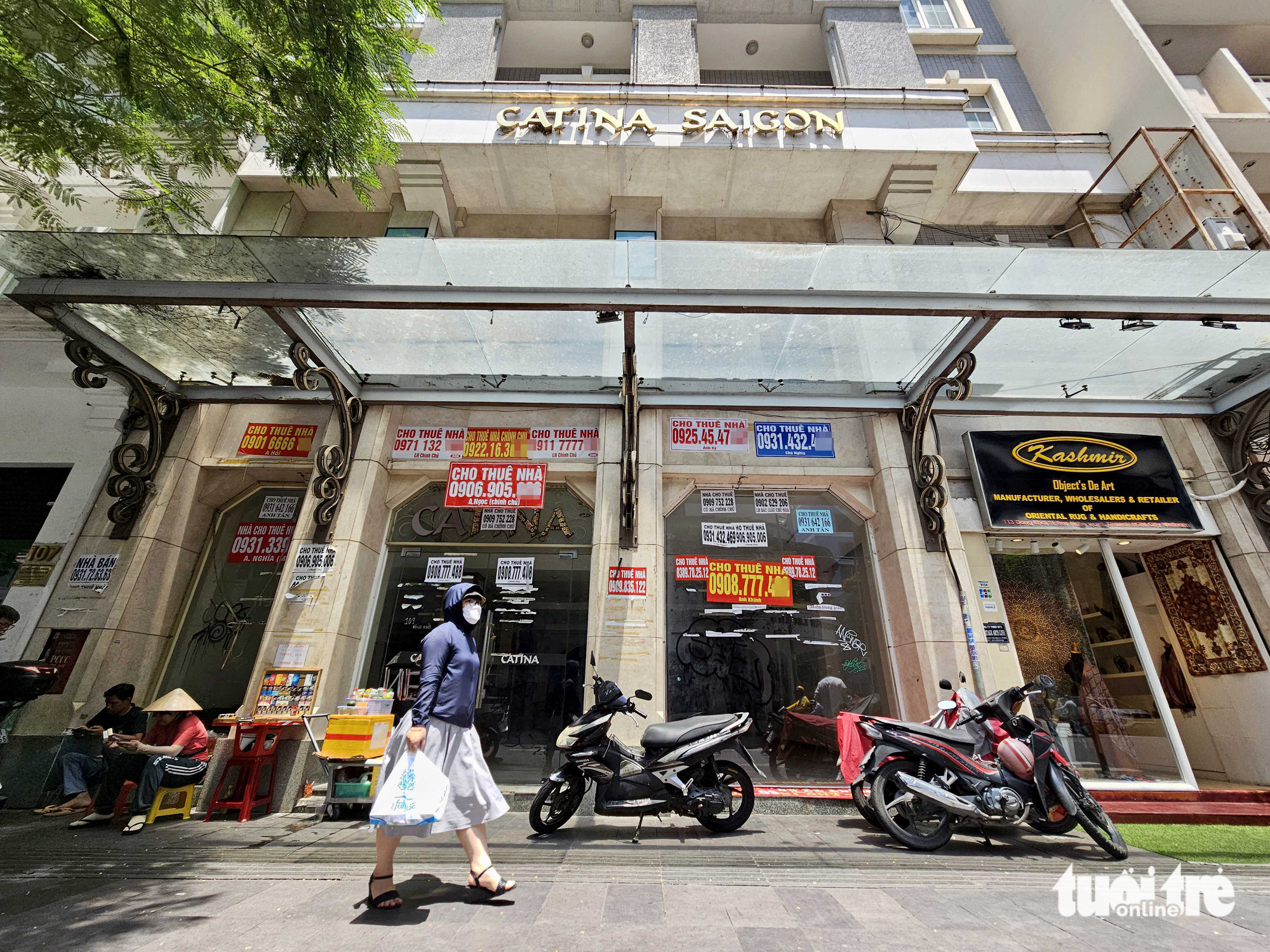 The five-story Catina Saigon Hotel on Dong Khoi Street, District 1, Ho Chi Minh City also shut down. Photo: Ngoc Hien / Tuoi Tre