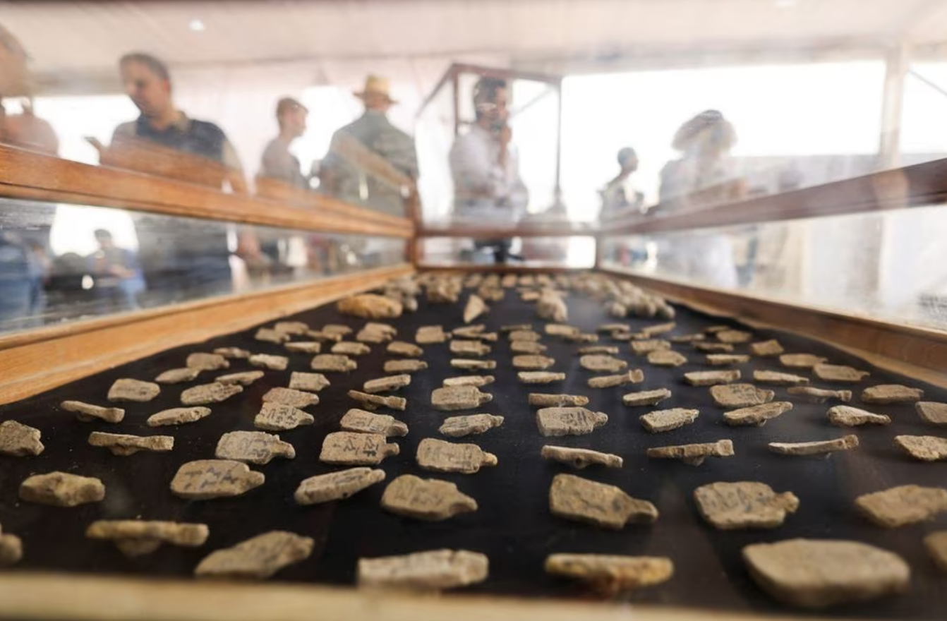 The unearthed ancient artefacts are displayed after a conference to announce the newly discovered site where two embalming workshops for humans and animals along with two tombs and a collection of artefacts were found, near Egypt's Saqqara necropolis, in Giza, Egypt May 27, 2023. Photo: Reuters