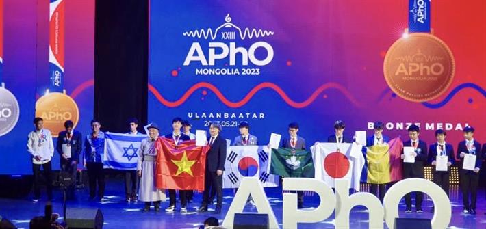 Vietnamese students win four bronze medals at Asian Physics Olympiad