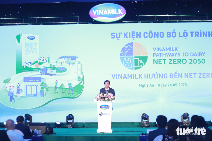 Nguyen Hanh Phuc, chairman of Vinamilk, delivers a speech at the launch ceremony on May 26, 2023. Photo: Doan Hoa / Tuoi Tre