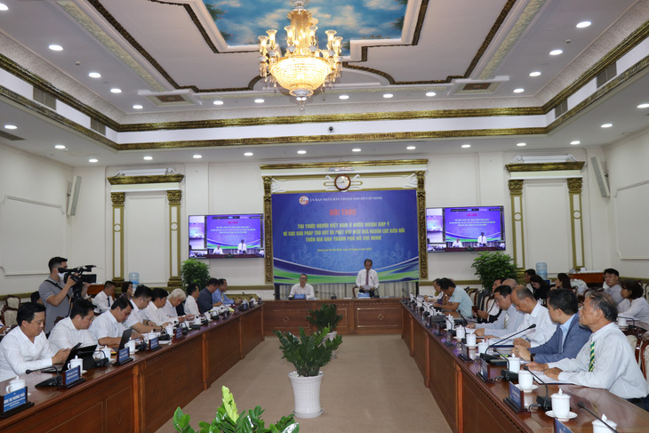 Experts propose Ho Chi Minh City issue remittance bonds