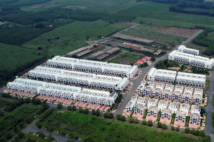 In addition to the 488 completed houses, 192 attached houses are incomplete. Photo: A Loc / Tuoi Tre