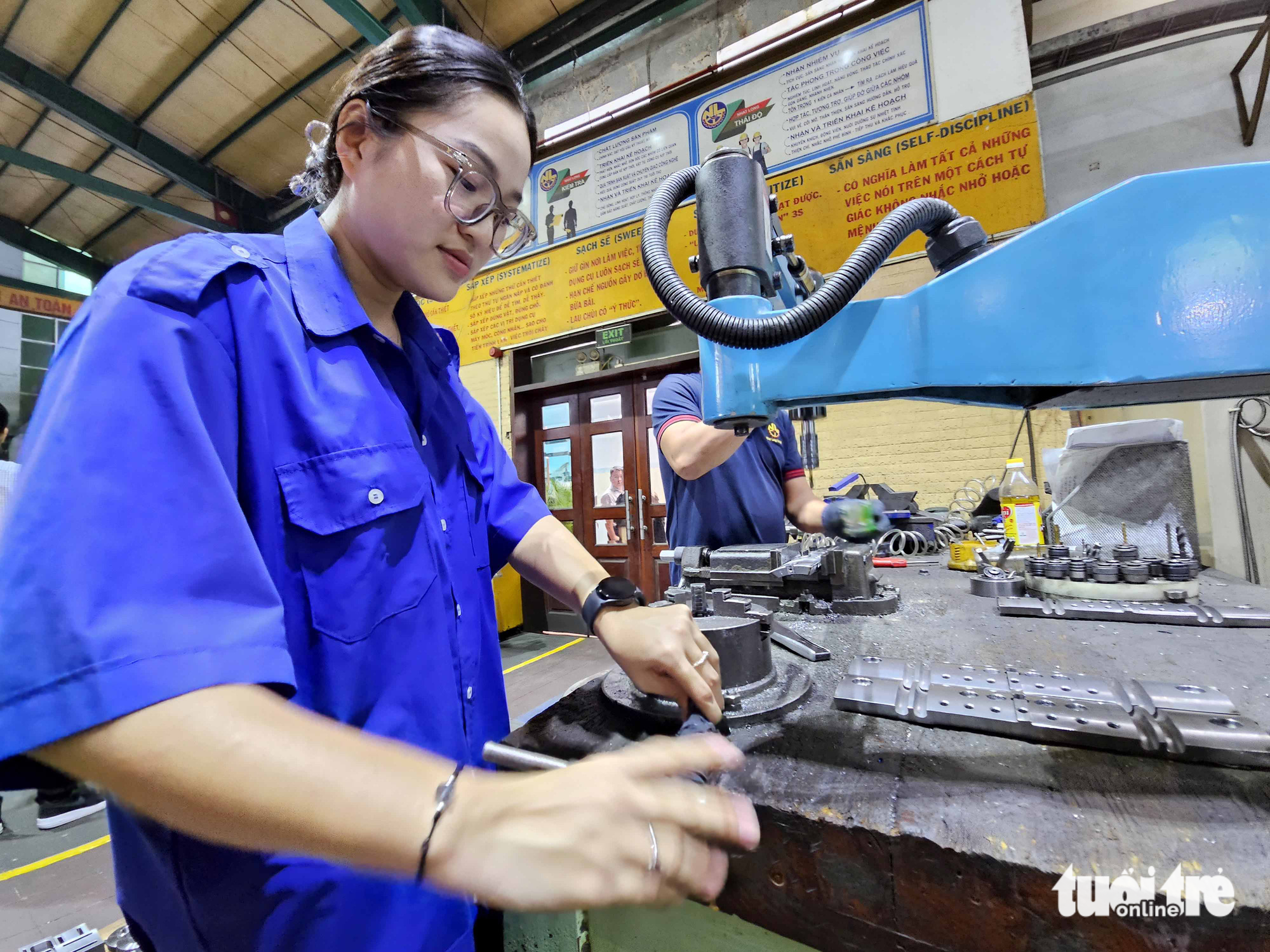 Vietnam sees steep decline in hiring of foreigners, overseas Vietnamese