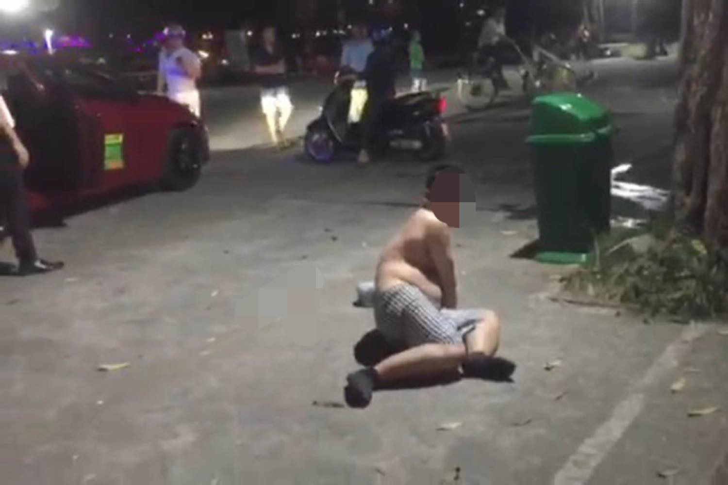Official filmed with aggressively drunken behaviors in central Vietnam
