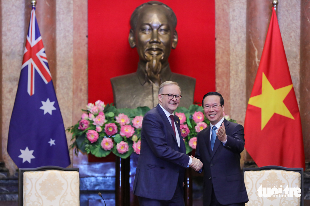 Vietnamese State President Vo Van Thuong (R) meets with Australian Prime Minister Anthony Albanese. Photo: Danh Khang / Tuoi Tre