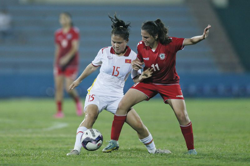 Vietnamese (white) and Lebanese players compete during their game in Group A of the second qualifying round for the 2024 AFC U20 Women’s Asian Cup at Viet Tri Stadium in Phu Tho Province, northern Vietnam, June 5, 2023. Photo: Vietnam Football Federation