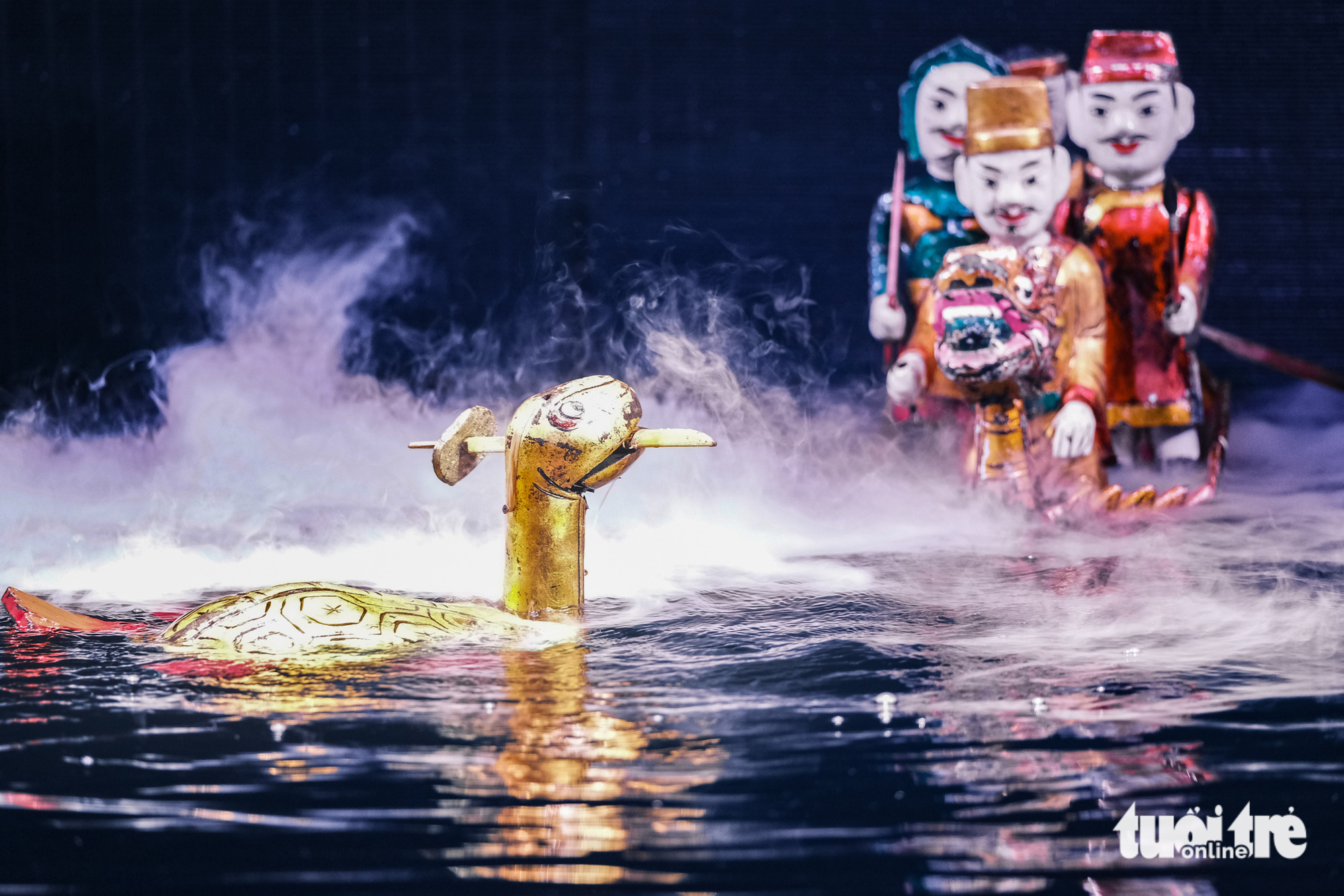 Water puppetry captivates int’l guests in Hanoi