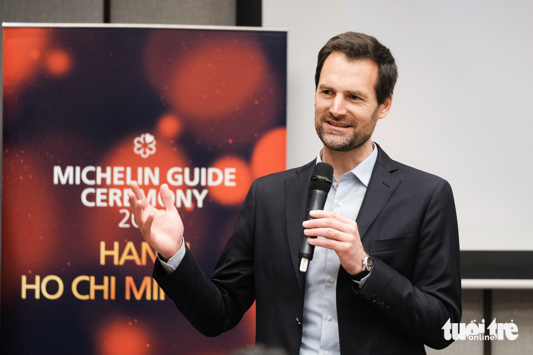 Gwendal Poullennec, international director of the Michelin Guide, speaks at a press conference after the ceremony to annouce the Michelin Guide Hanoi and Ho Chi Minh City on June 6, 2023. Photo: M.T / Tuoi Tre
