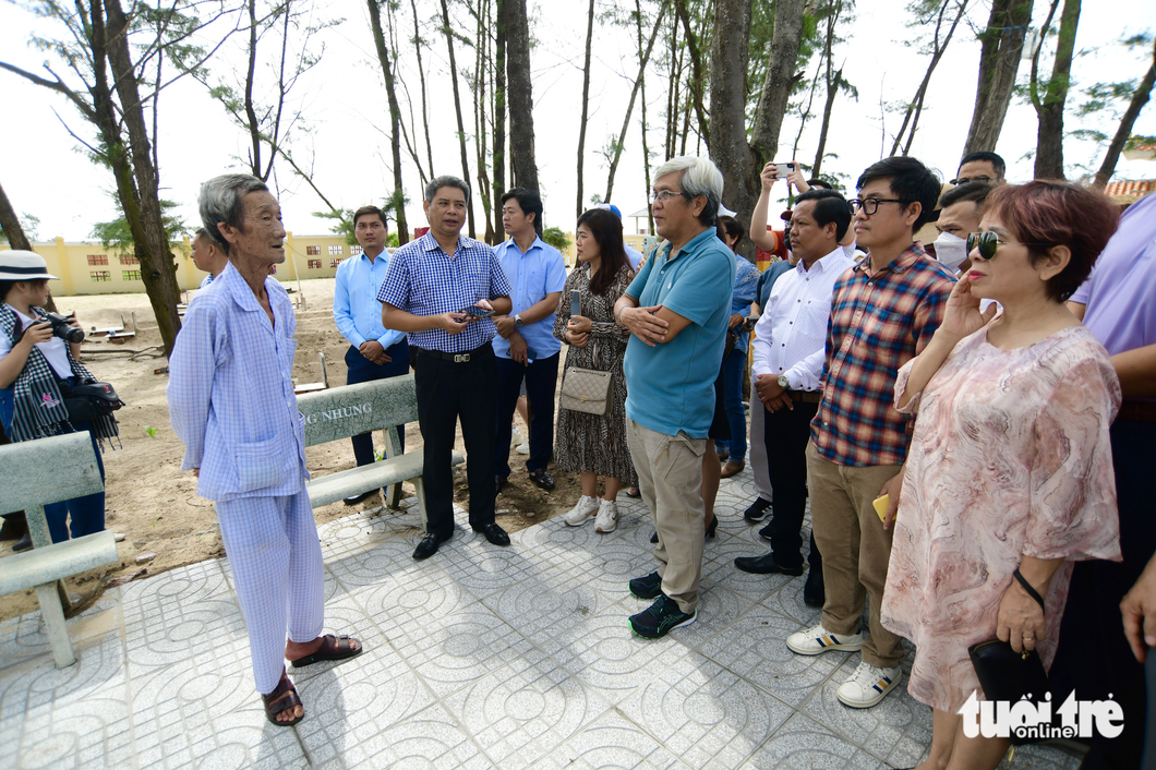 Local residents introduce Ngoc Lang Nam Hai, where more than 500 whale bodies are buried.