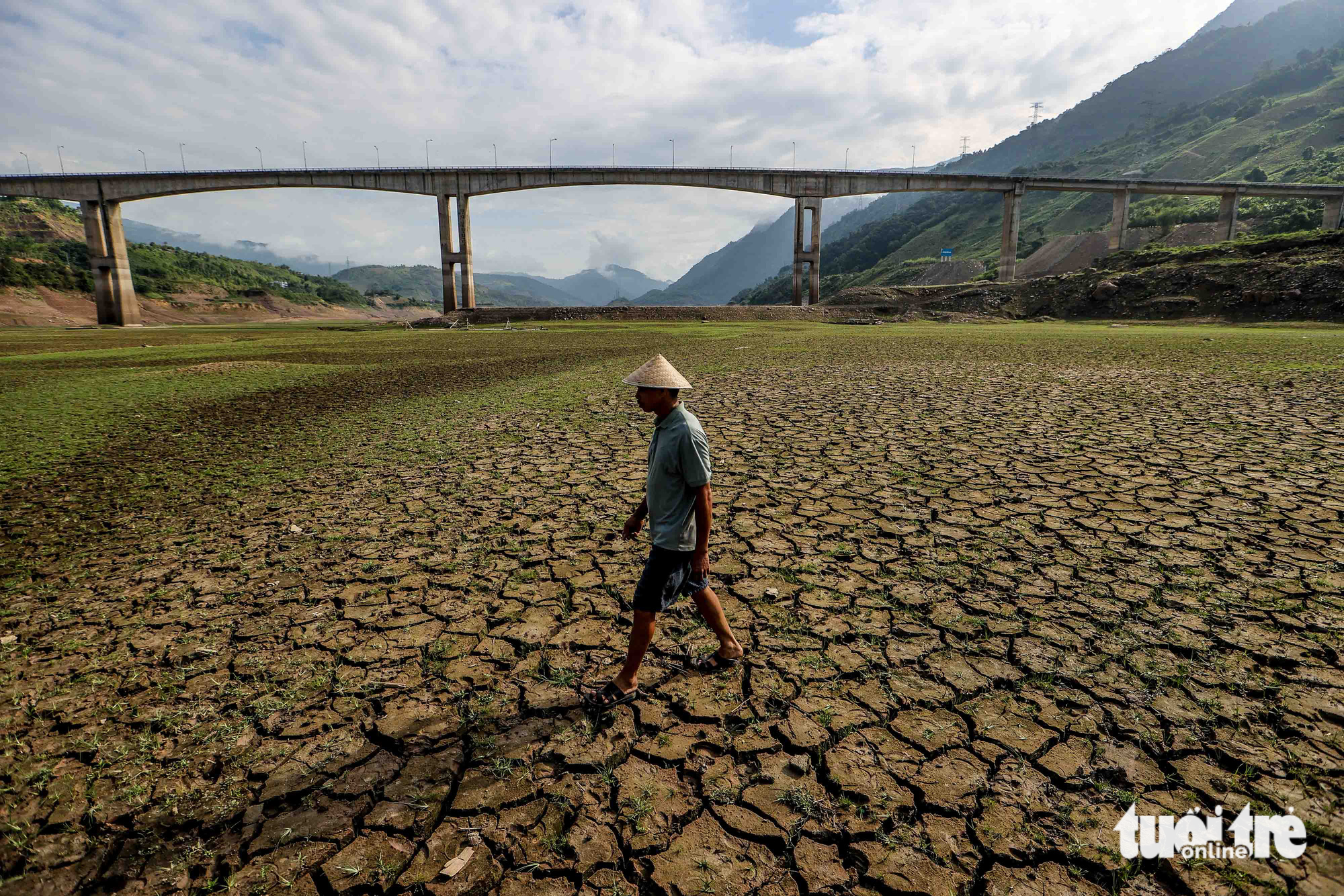 Prolonged drought takes heavy toll on Vietnam’s largest hydropower reservoir