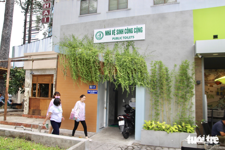 A public restroom at Phong Chau Park in District 1 in Ho Chi Minh City deteriorated and was closed in 2021. In March, 2023, the bathroom was rehabilitated and reopened. Photo: Luu Duyen / Tuoi Tre