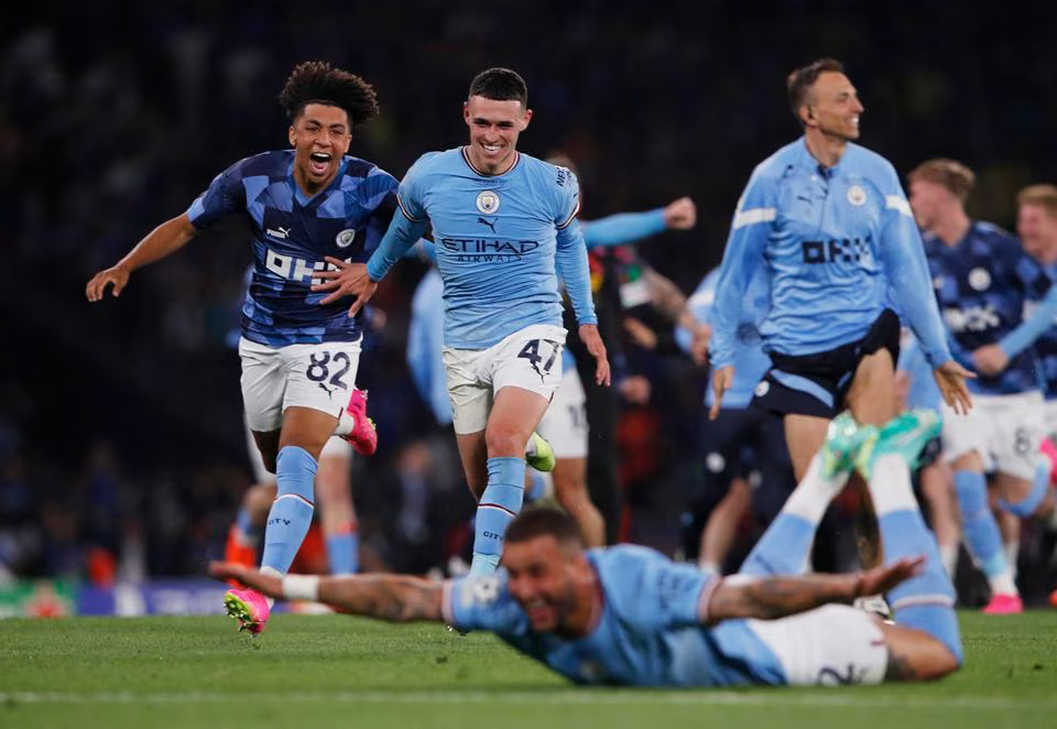 Soccer Football - Champions League Final - Manchester City v Inter Milan - Ataturk Olympic Stadium, Istanbul, Turkey - June 10, 2023 Manchester City's Kyle Walker, Rico Lewis and Phil Foden celebrate after winning the Champions League. Photo: Reuters