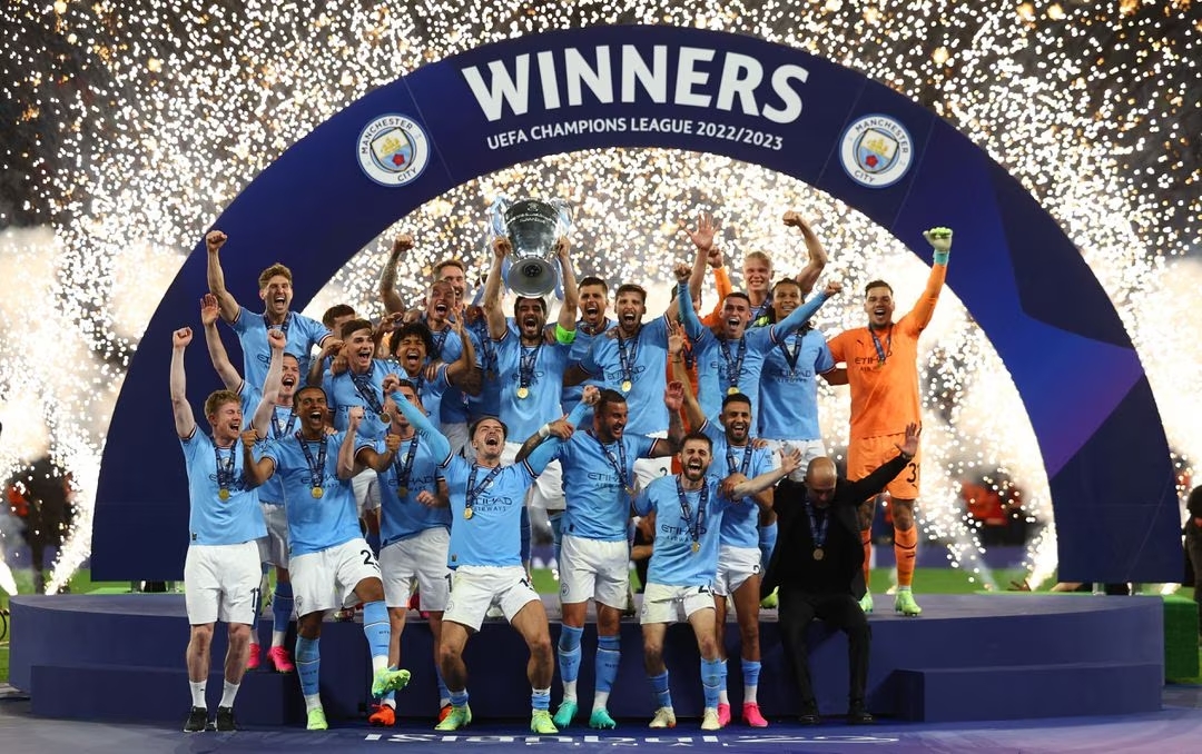 Soccer Football - Champions League Final - Manchester City v Inter Milan - Ataturk Olympic Stadium, Istanbul, Turkey - June 11, 2023 Manchester City's Ilkay Gundogan lifts the trophy as he celebrates with teammates after winning the Champions League. Photo: Reuters