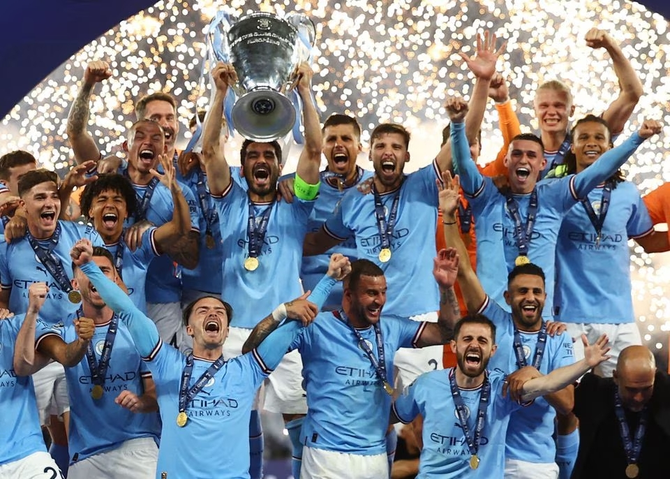 Soccer Football - Champions League Final - Manchester City v Inter Milan - Ataturk Olympic Stadium, Istanbul, Turkey - June 11, 2023 Manchester City's Ilkay Gundogan lifts the trophy as he celebrates with teammates after winning the Champions League. Photo: Reuters