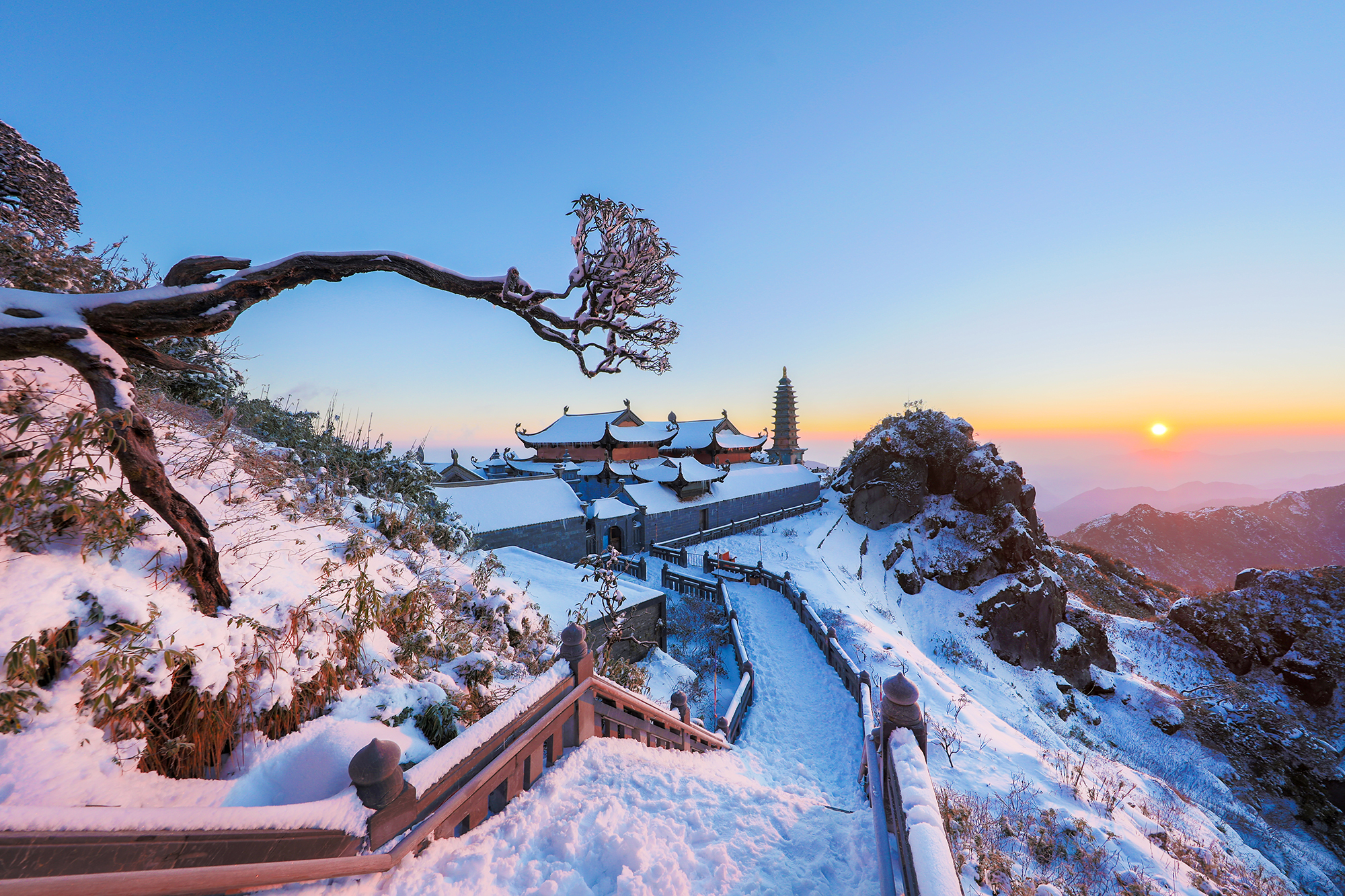 A snow blanket on the summit of Fansipan in northern Vietnam. Photo: Vu Minh Quan