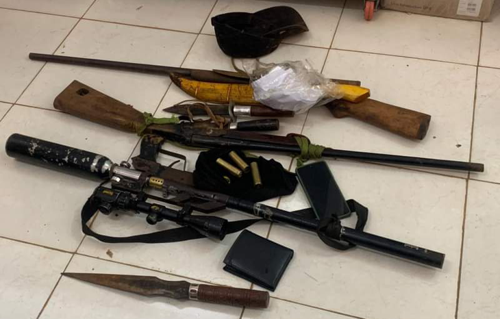 Police seize weapons used in a fatal armed attack in Dak Lak Province. Photo: Cong An Nhan Dan (People’s Police) newspaper