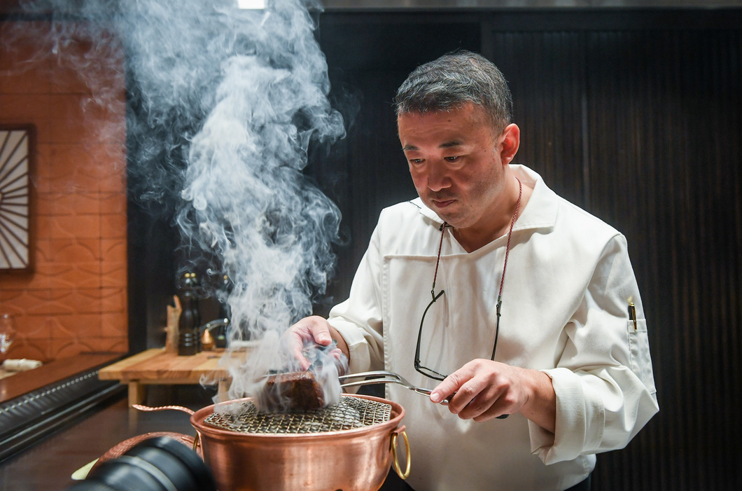 Chef Hiroshi at Hibana by Koki, which earns one Michelin star, performs his cooking skills. Photo: Supplied