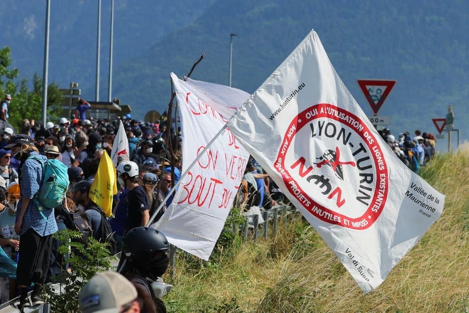 Activists take part in a protest against the Lyon-Turin rail link between France and Italy, in Les Chavannes-en-Maurienne, France, June 17, 2023. Photo: Reuters