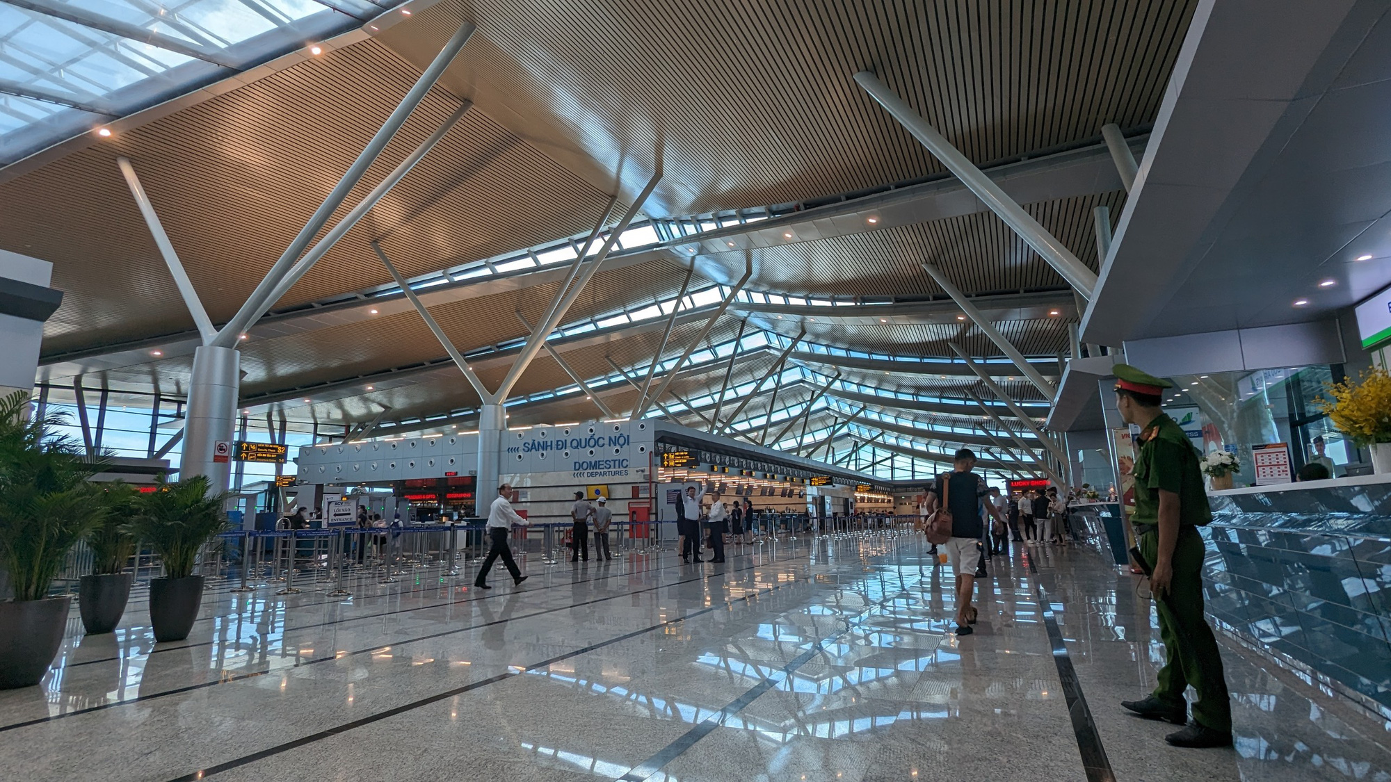 The interior of the T2 Terminal of Phu Bai International Airport in Thua Thien-Hue Province, central Vietnam. Photo: Nhat Linh / Tuoi Tre