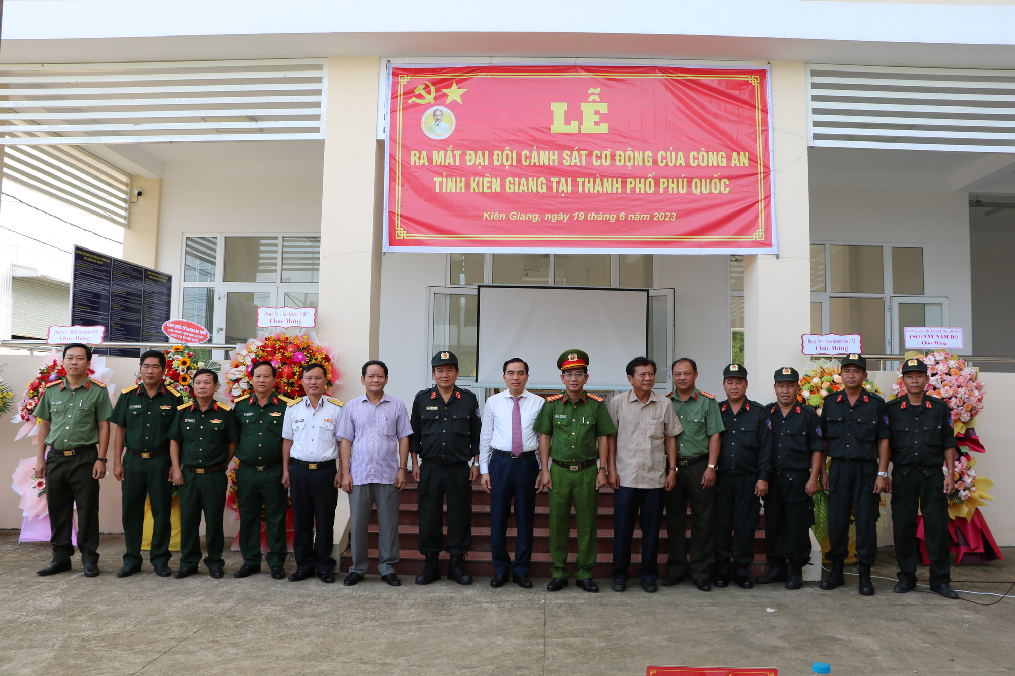 Delegates attend the launch of the mobile police force in Phu Quoc City, an island off Kien Giang Province, southern Vietnam on June 19, 2023. Photo: Tien Dung / Tuoi Tre