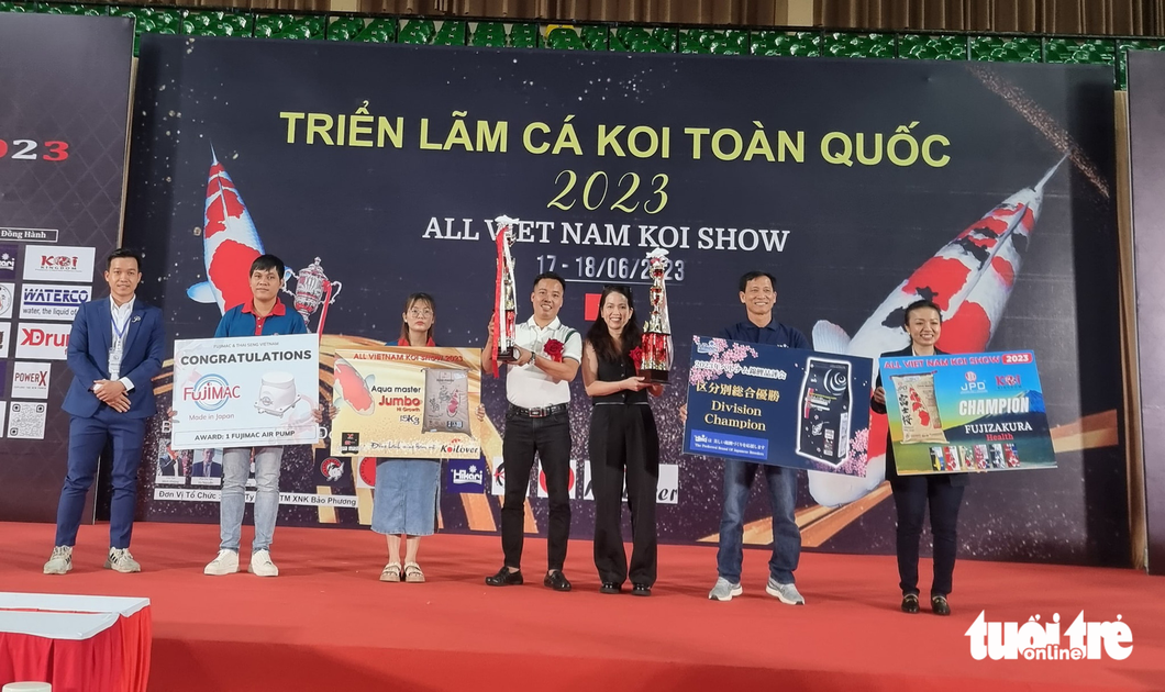 The organizer awards hundreds of prizes to koi farms and clubs. Photo: All Vietnam Koi Show