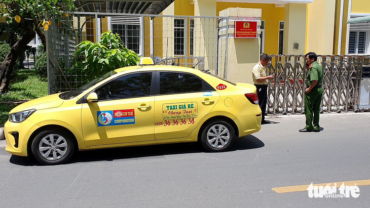 A taxi of Sai Gon Transportation Group Corporation is installed with a device to inflate fares. Photo: Minh Hoa / Tuoi Tre