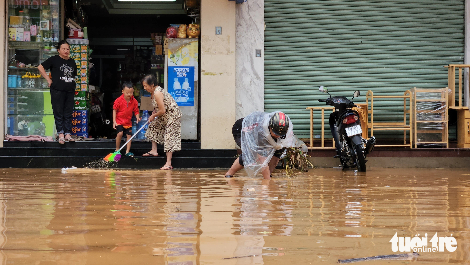 Phan Dinh Phung Street is heavily flooded after a heavy rain on June 23, 2023. Photo: M.V. / Tuoi Tre