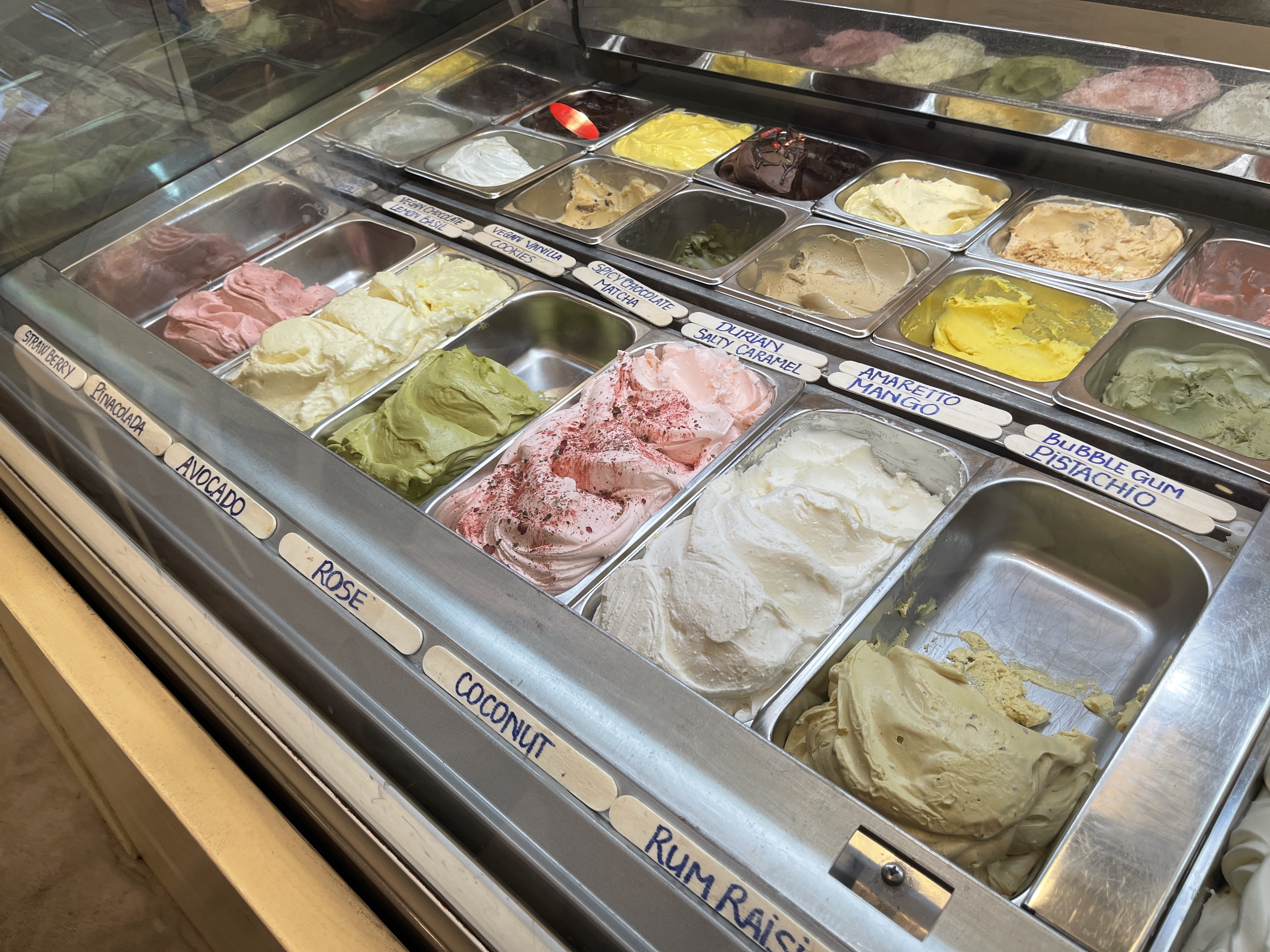 Different flavors of gelato are seen at a shop in Thao Dien Ward, Thu Duc City, Ho Chi Minh City. Photo: Dong Nguyen / Tuoi Tre News