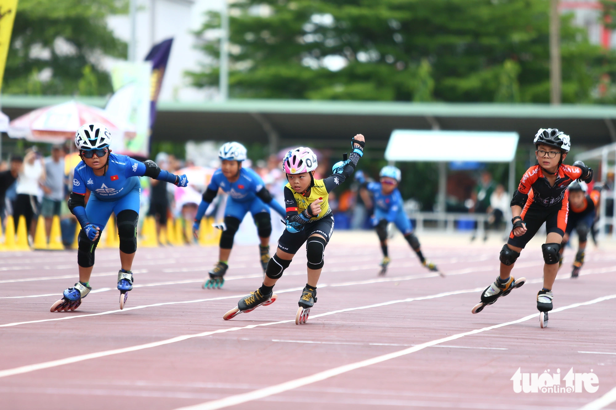 Young roller skaters compete in a junior event at the 2023 National Roller Sports Championship held in Ho Chi Minh City, June 26, 2023. Photo: Hoang Tung / Tuoi Tre