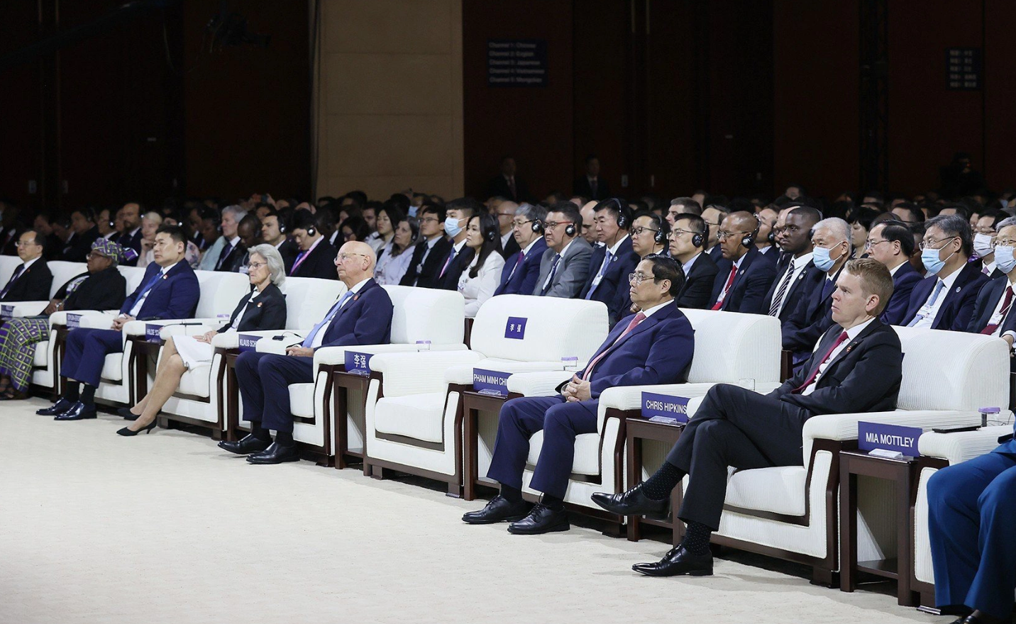 Vietnamese Prime Minister Pham Minh Chinh (2nd, right, first row) attends the opening session of the 14th Annual Meeting of the New Champions of the World Economic Forum in China on June 27, 2023. Photo: Duong Giang / Tuoi Tre