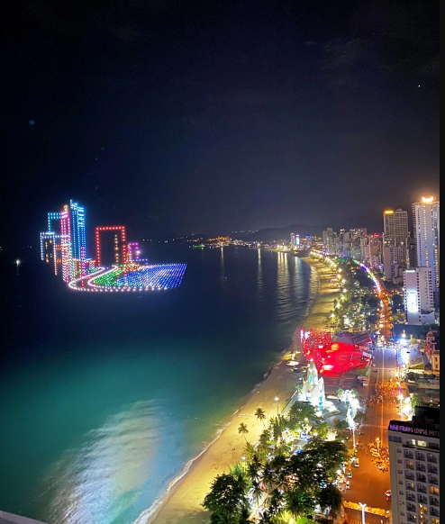 A drone light display at the Nha Trang – Khanh Hoa beach festival 2023. Photo: Thuc Nghi / Tuoi Tre