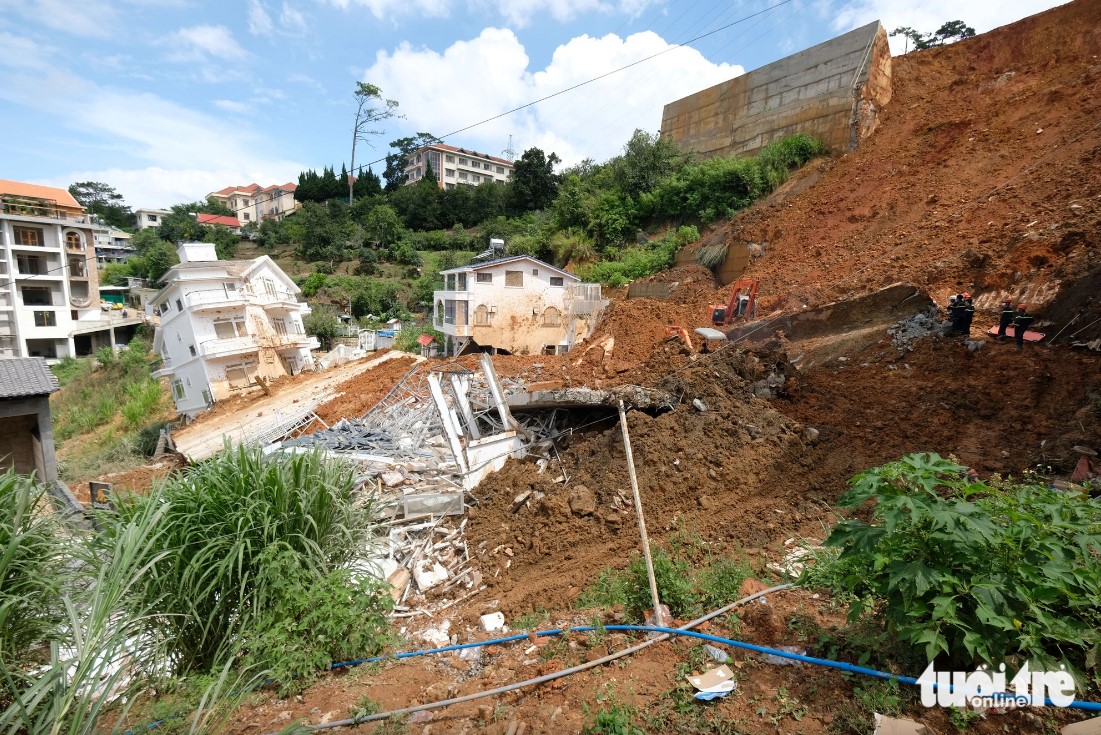 This is the worst landslide Da Lat has experienced in over 10 years. Photo: Duc Tho / Tuoi Tre