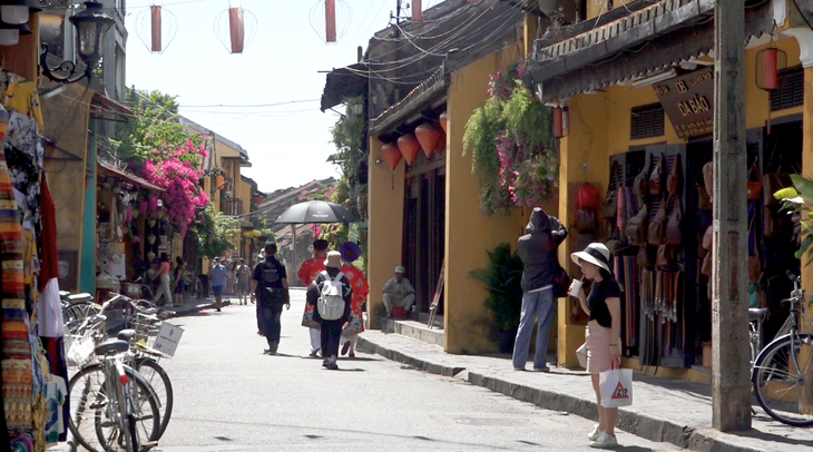 Hoi An Ancient Town in Quang Nam Province is gloomy on weekdays. Photo: B.D. / Tuoi Tre