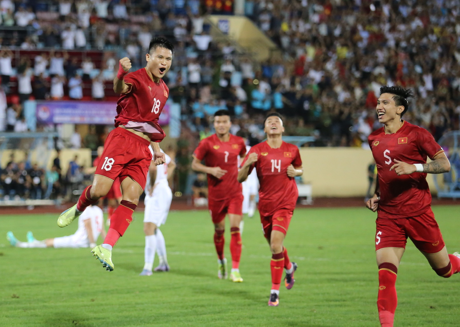 Standstill In Fifa Rankings Brings Vietnam Back To Asia'S Top 15 | Tuoi Tre  News