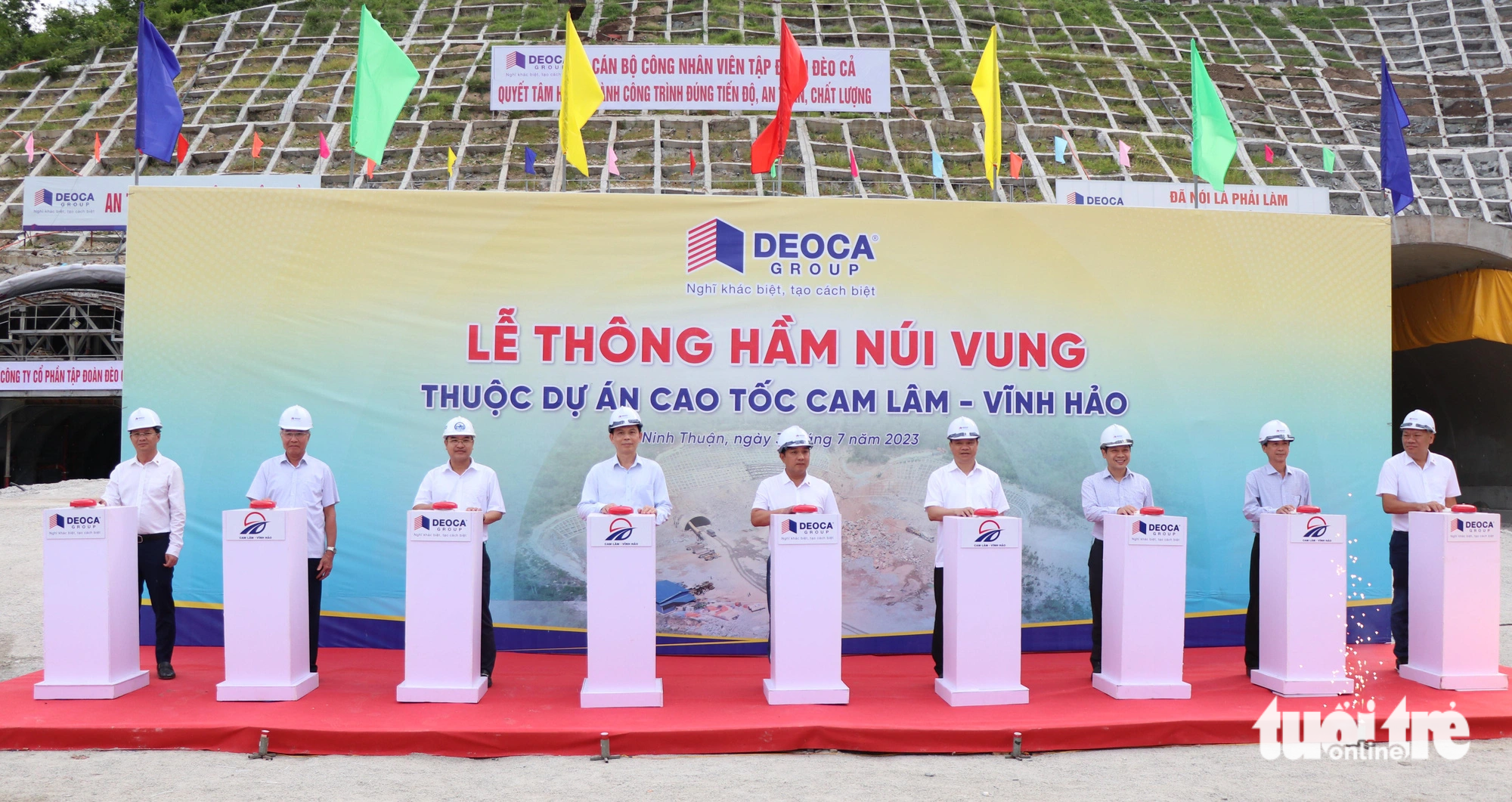 Delegates attend a ceremony held to celebrate the successful excavation of the Nui Vung Tunnel in the Cam Lam-Vinh Hao Expressway project in Ninh Thuan Province, south-central Vietnam, July 3, 2023. Photo: Duy Ngoc / Tuoi Tre