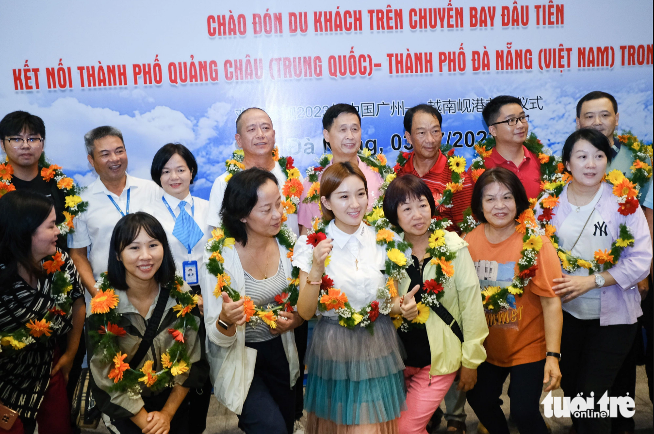 Tourists from Guangzhou, China fly to Da Nang on July 3, 2023. Photo: Tan Luc / Tuoi Tre