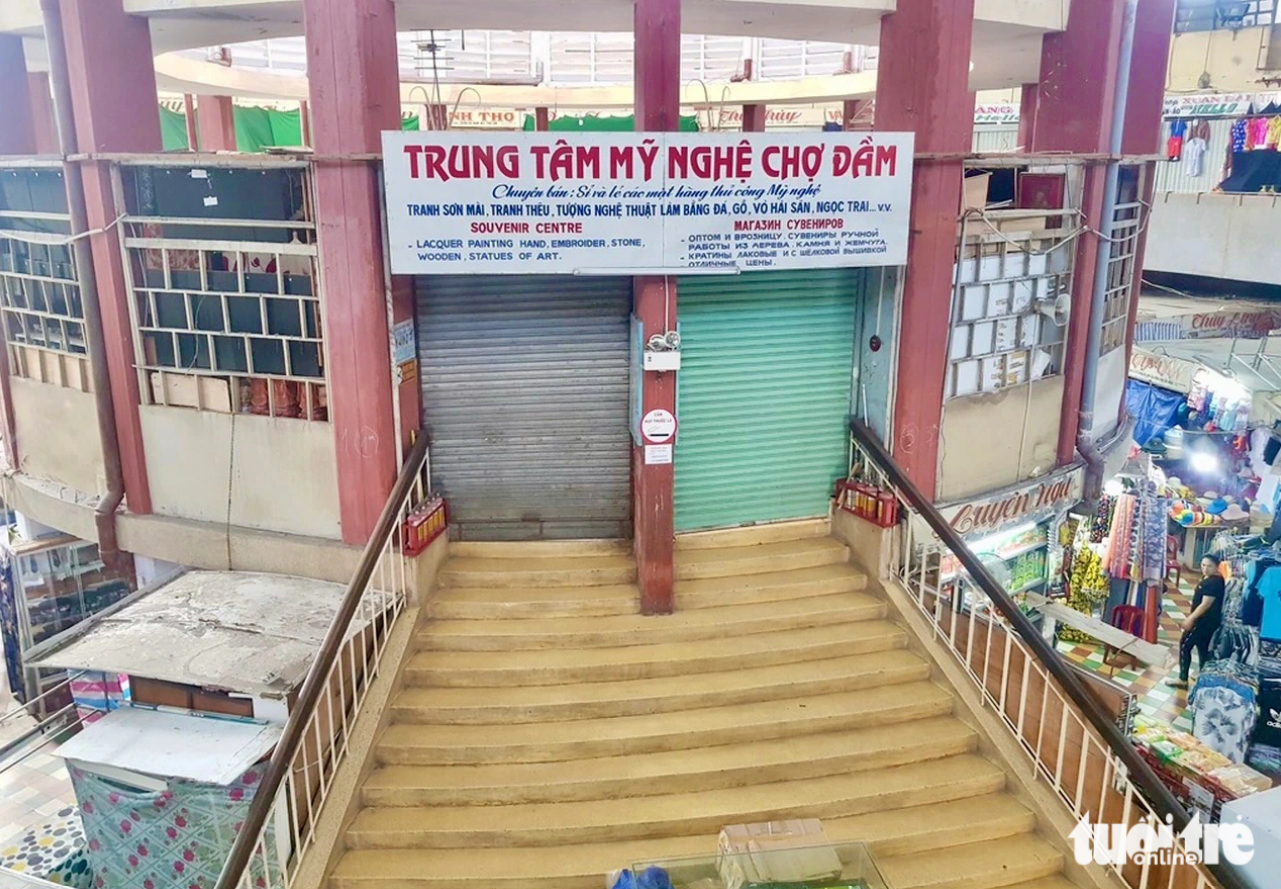 A corner of the Dam market is pictured in August 2020. Photo: Minh Chien / Tuoi Tre
