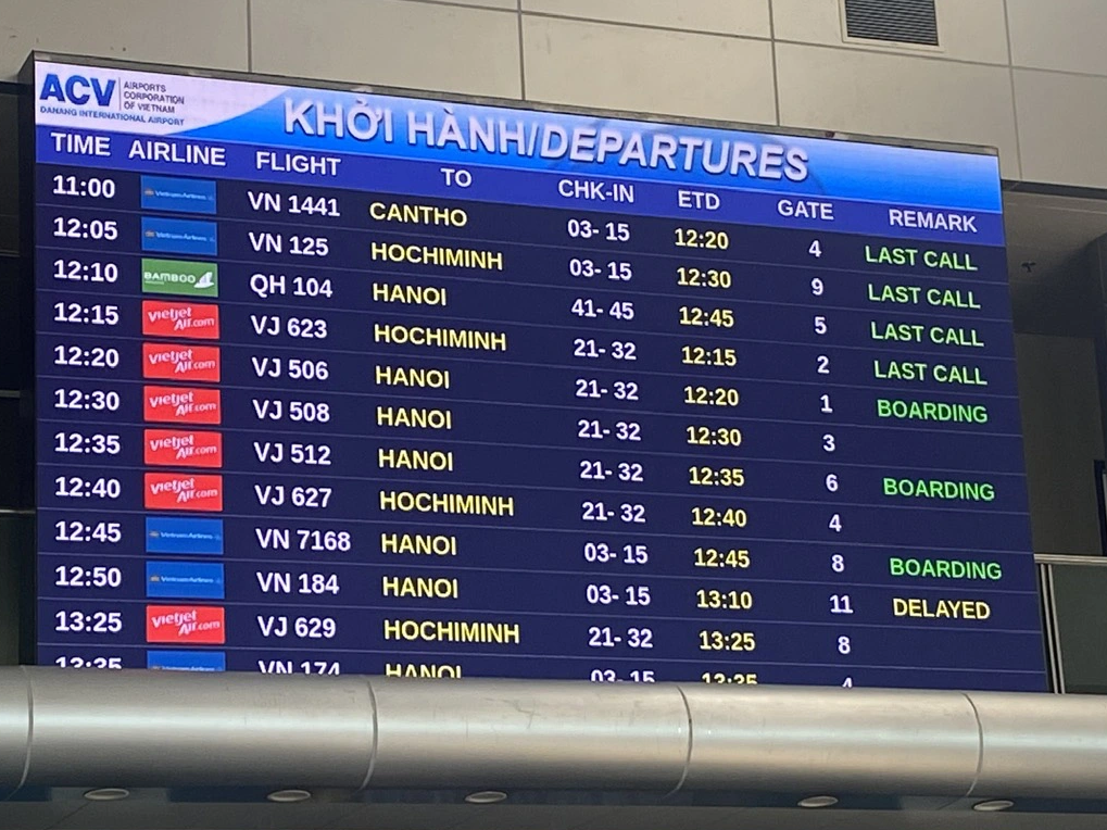 A flight information display screen is seen at Da Nang International Airport in Da Nang City, central Vietnam, July 11, 2023. Photo: Truong Trung / Tuoi Tre